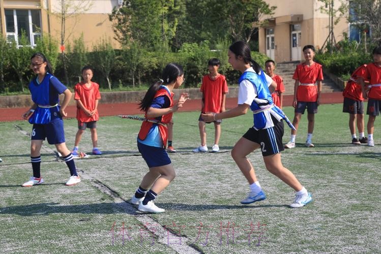 挥汗球场 筑梦绿茵 中国足协女足进校园公益活动在青川县木鱼初级中学顺利举行 挥汗球场 筑梦绿茵 中国足协女足进校园公益活动在青川县木鱼初级中学顺利举行